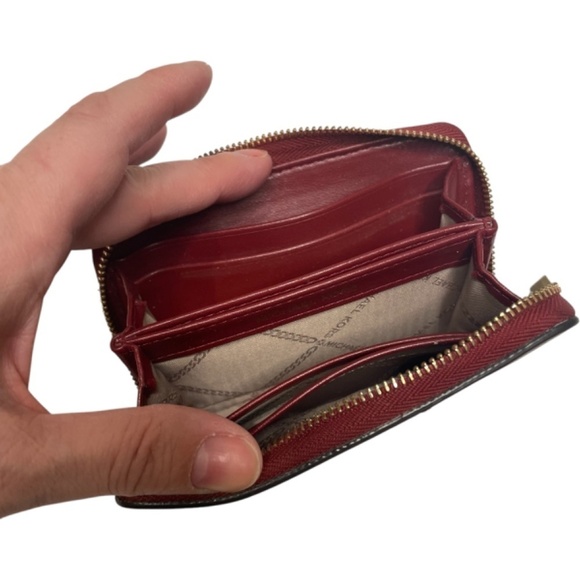 Small Michael Kors Small Pebbled Leather Wallet 🤍 - Picture 4 of 10